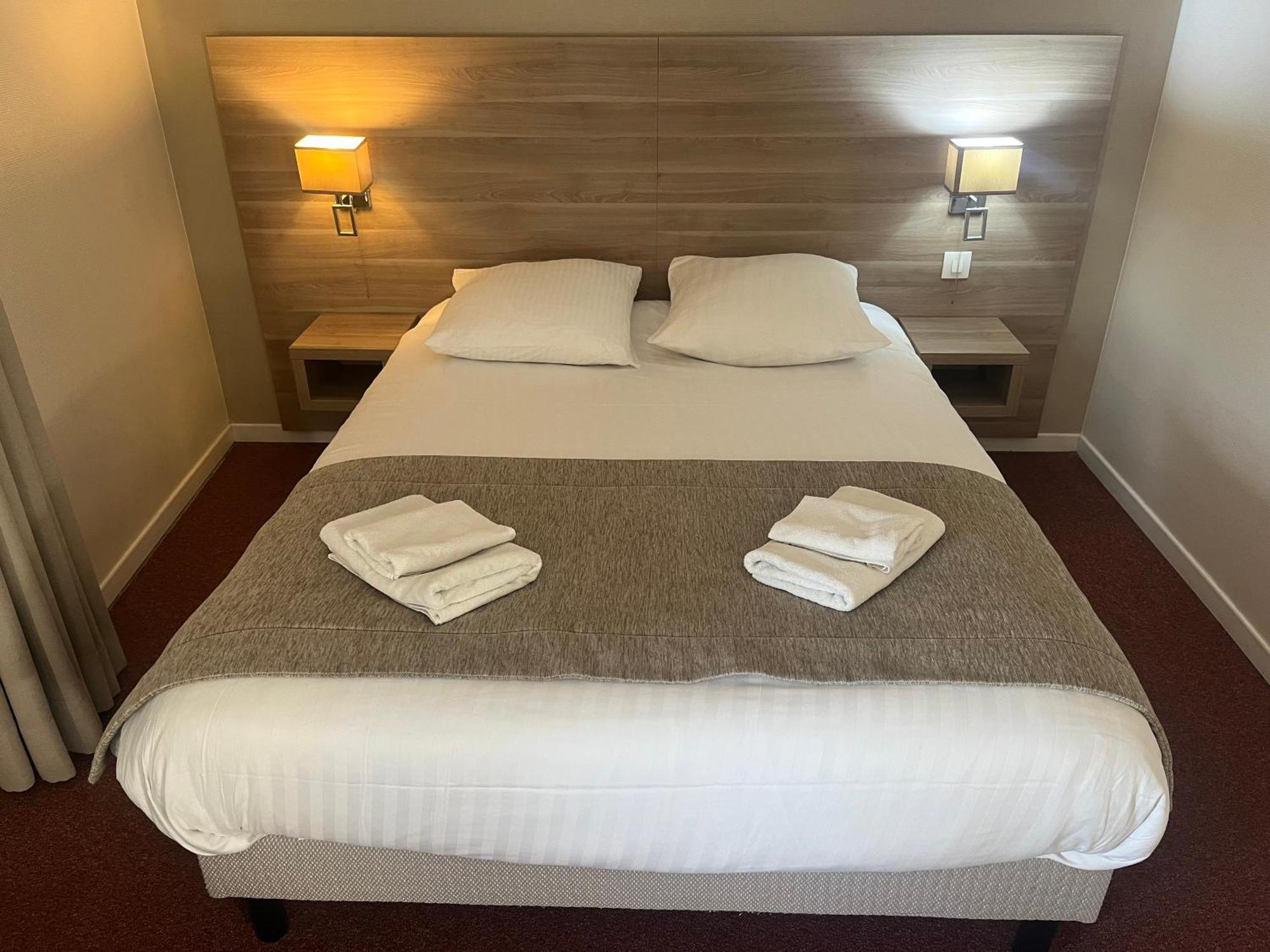 Hotel Le Roosevelt Givet Exterior photo